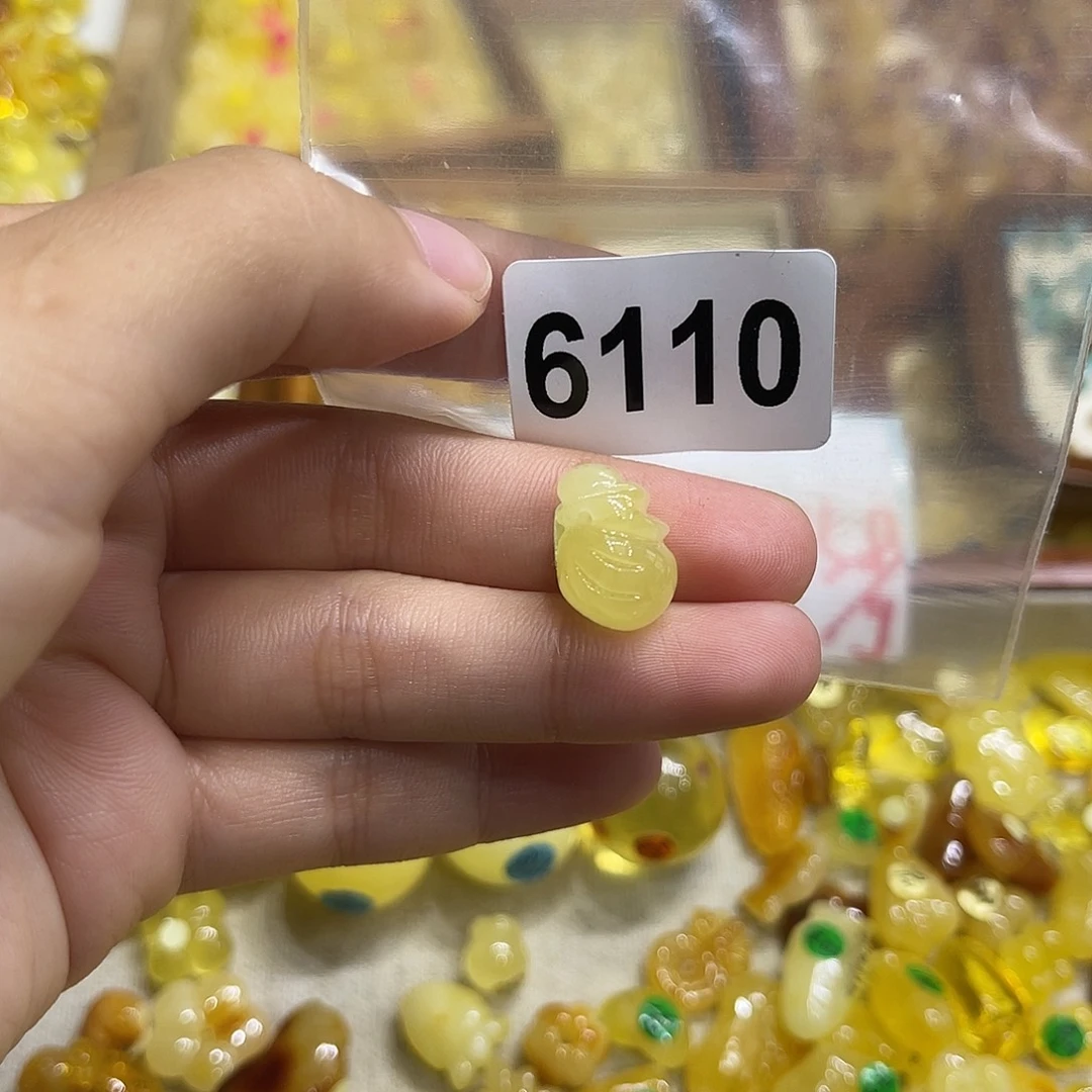 琥珀未镶嵌珠宝奇石