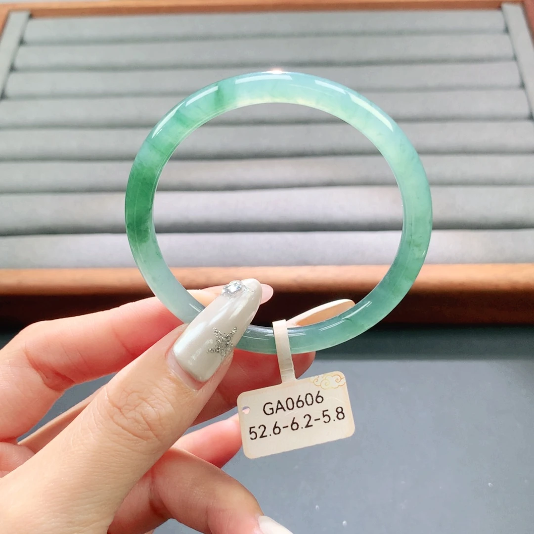 翡翠未镶嵌手镯天然