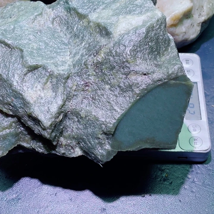 卞***辉和田玉（糖玉）未镶嵌珠宝半成品