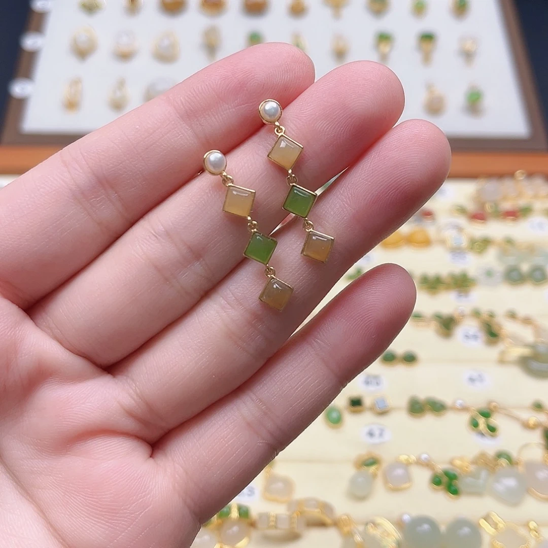 楠***咺和田玉银S925镶嵌耳饰