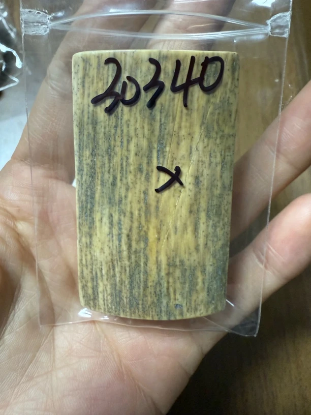 30340猛犸牙无事牌配饰瑕疵介意勿拍