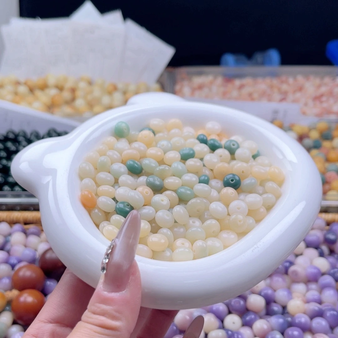 白玉菩提吊坠z9mm100+50颗。微瑕