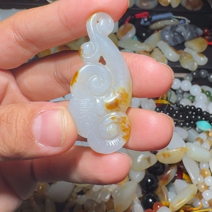 和田玉未镶嵌吊坠(赠链)