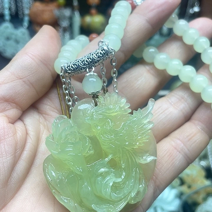 未镶嵌蛇纹石玉颈饰云**曜