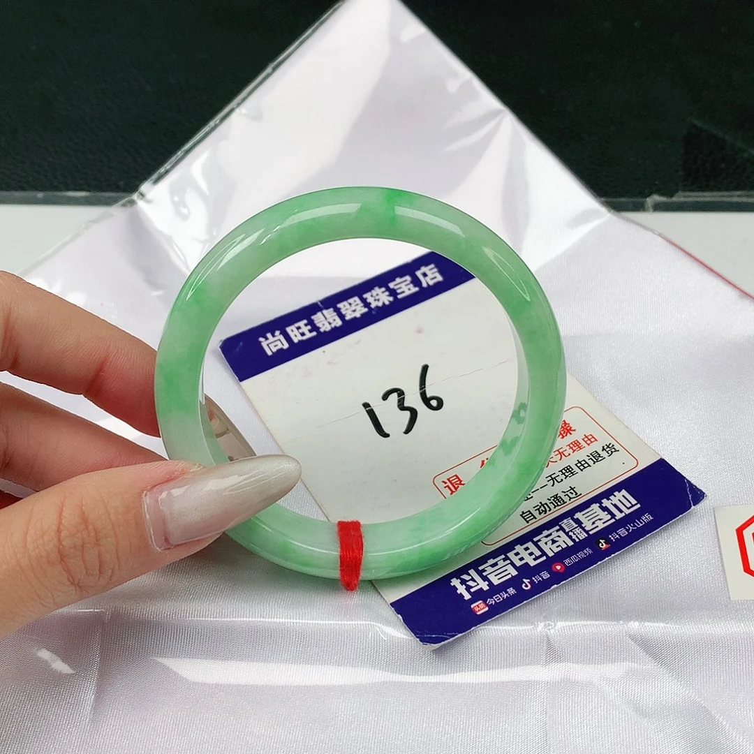 翡翠手镯未镶嵌翡翠12