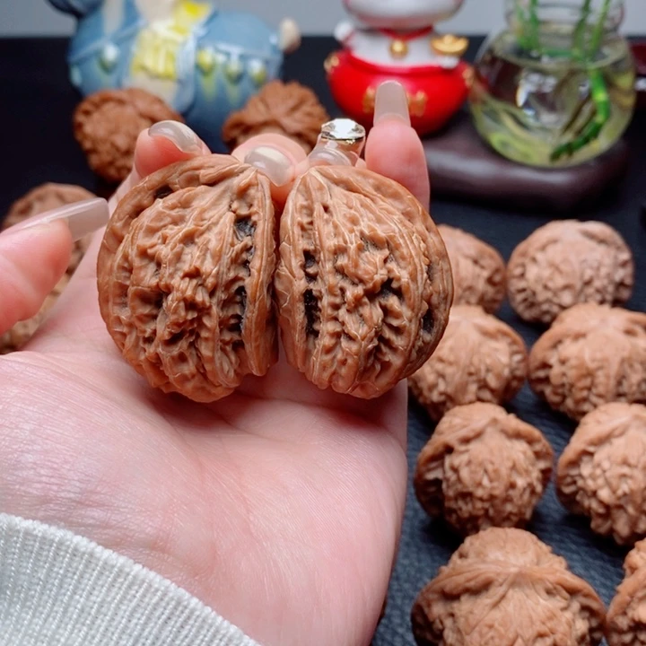 把件文玩核桃白狮子半壁