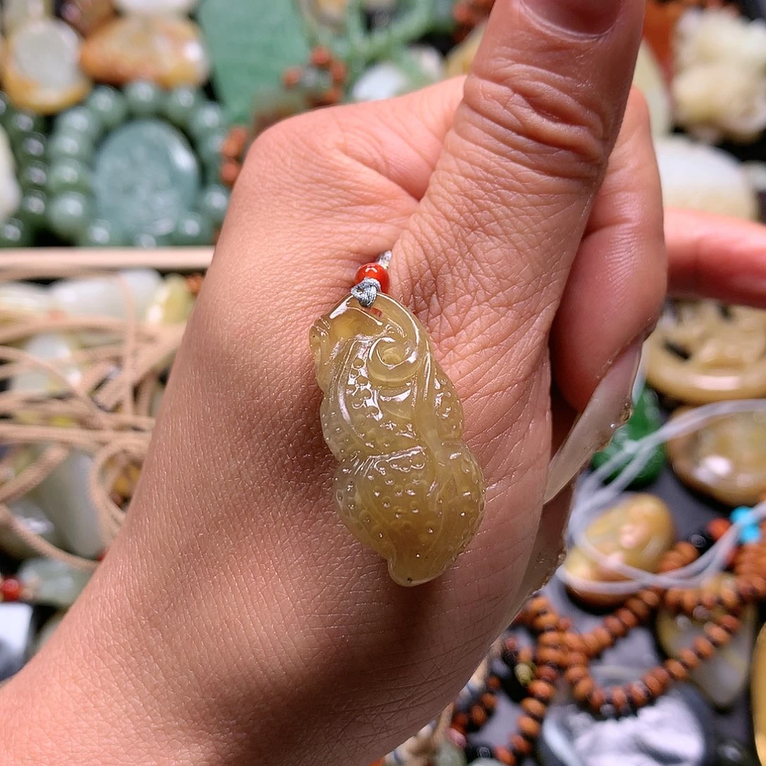 和田玉吊坠未镶嵌粉**熊