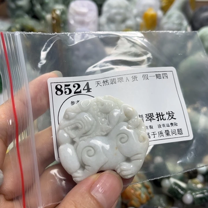 翡翠未镶嵌颈饰8524