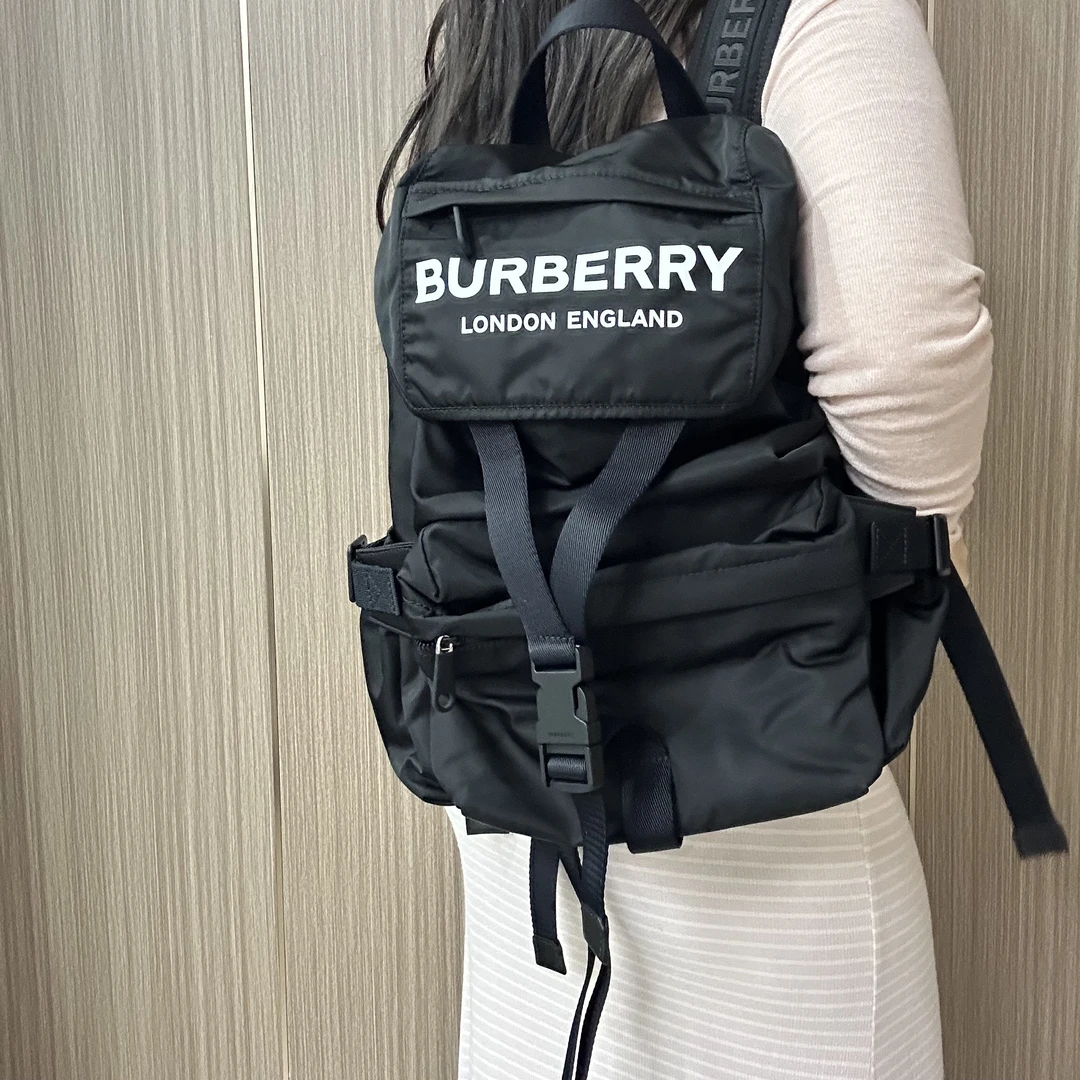 95新 BURBERRY/博柏利 黑色尼龙双肩包/云海优选/H22683