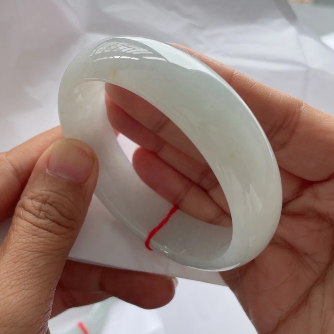 翡翠手镯未镶嵌翡翠手镯