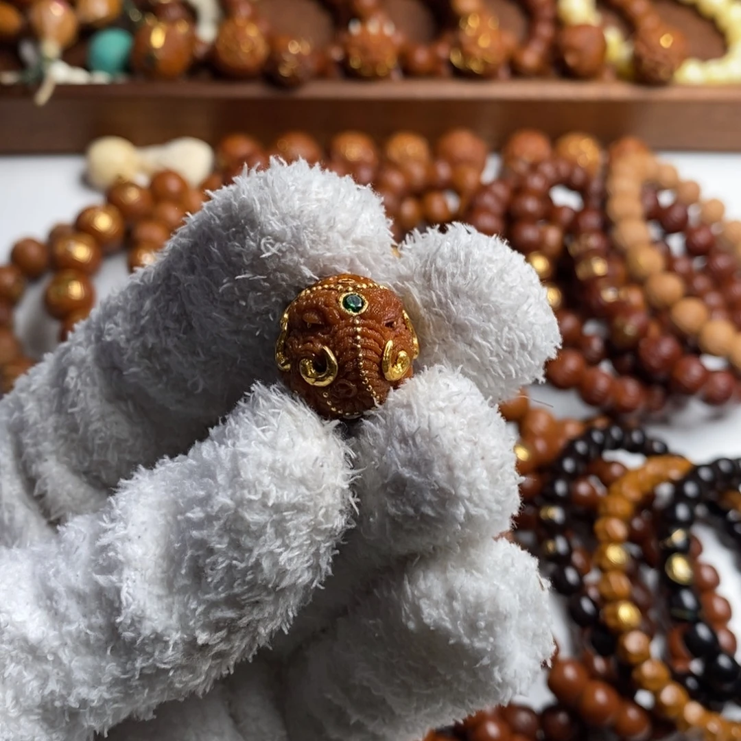 小***ㅤ猴头核桃手串像神单科