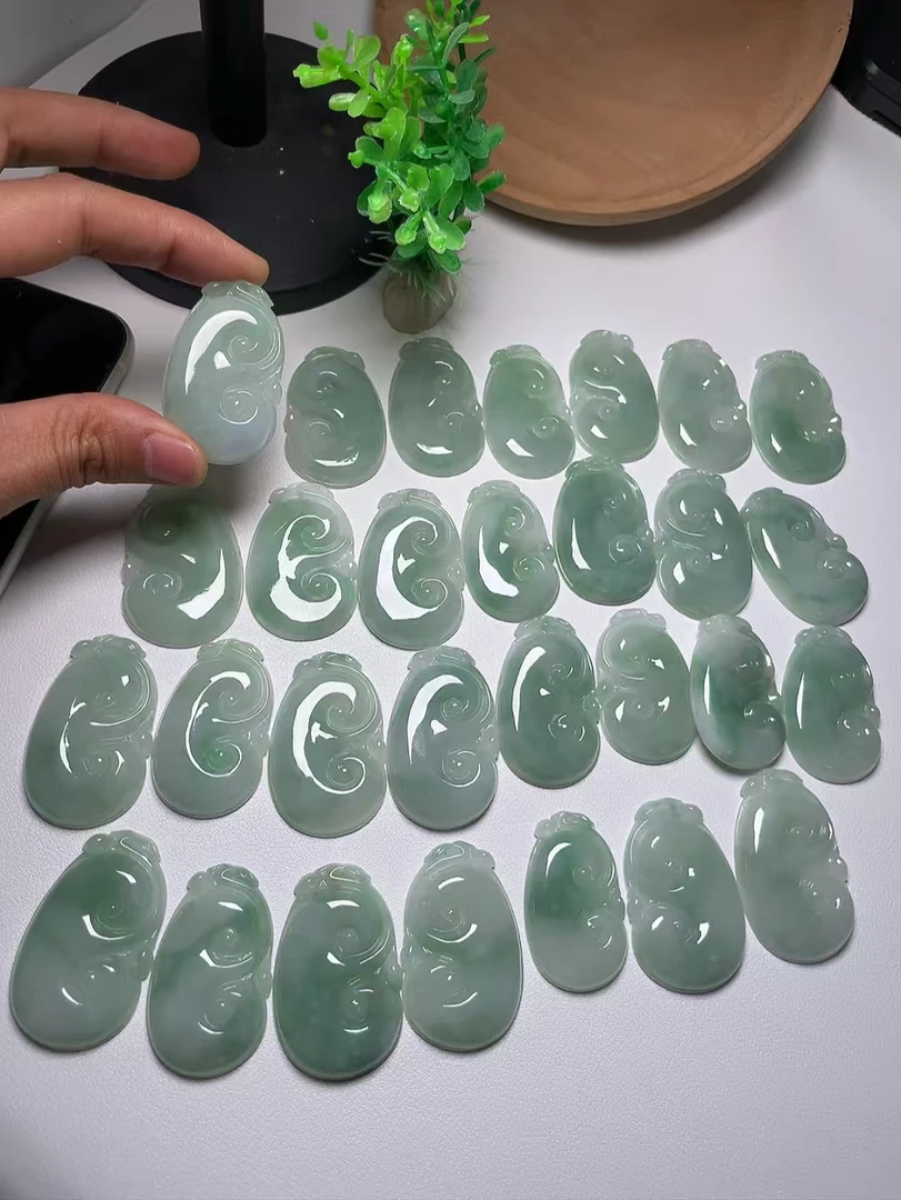 天然缅甸翡翠A货绿如意.多样性发货之一