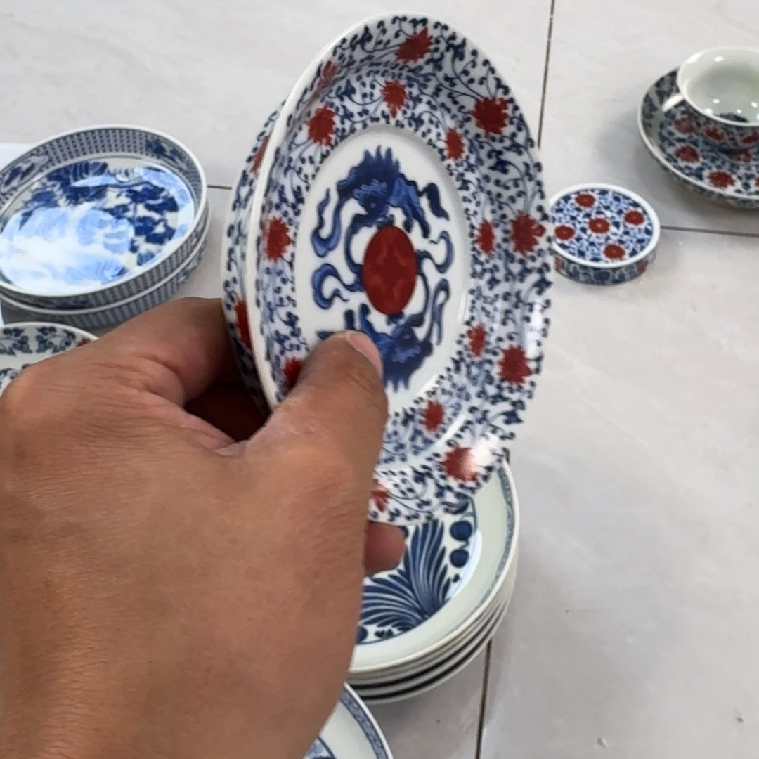 摆件陶釉里红缠枝莲小壶承