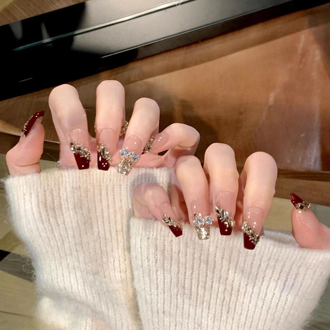 【红酒慕斯】纯手工穿戴甲香槟钻爆闪结酒红气质显白新年美甲