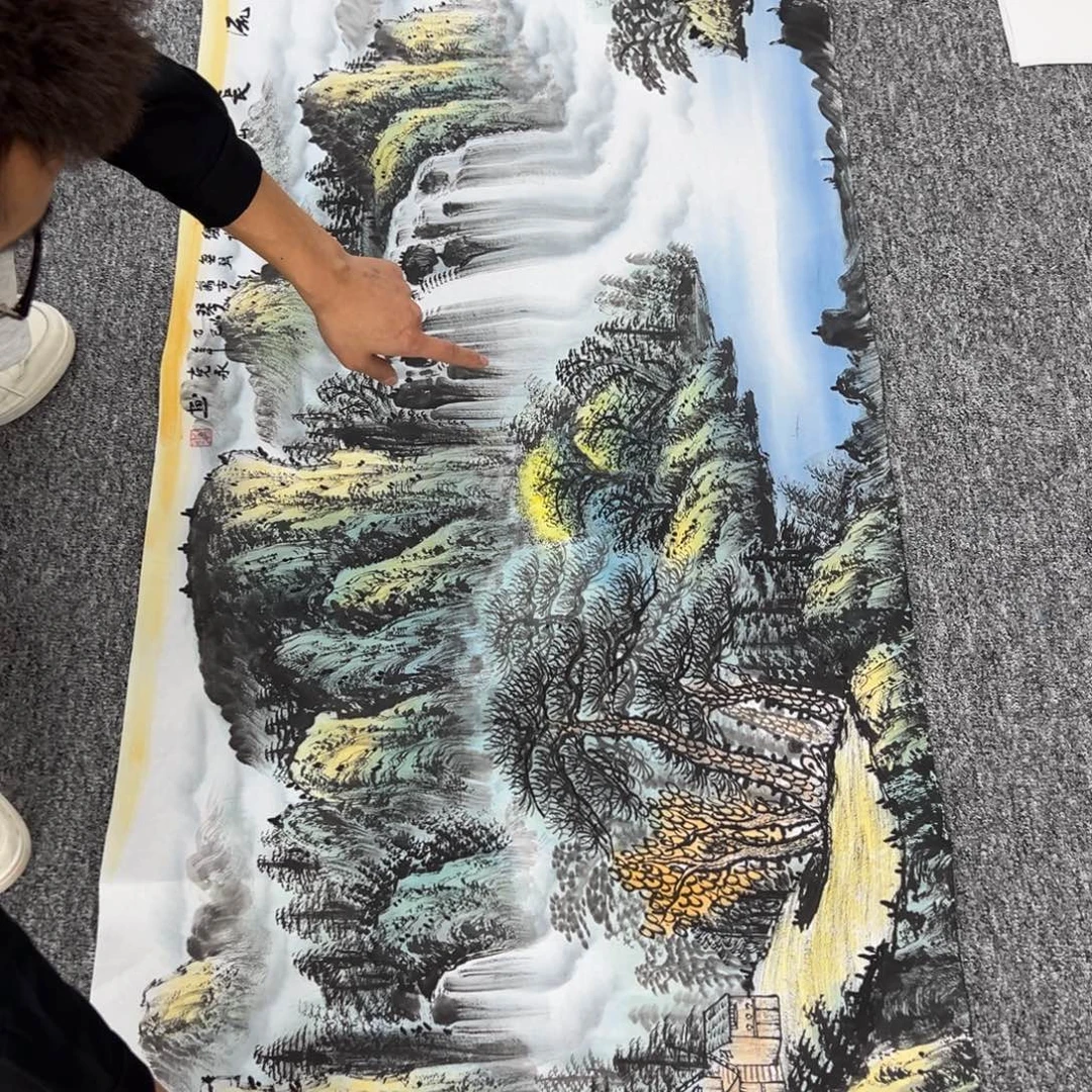 国画卖字画的小男孩