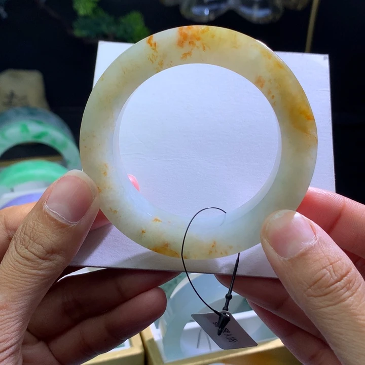 定制翡翠未镶嵌翡翠手镯