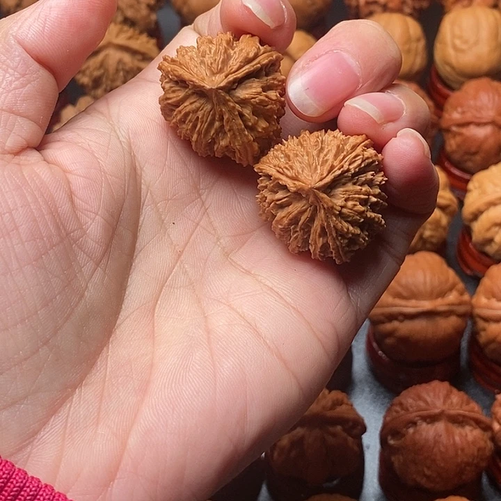 文玩核桃吊坠三棱