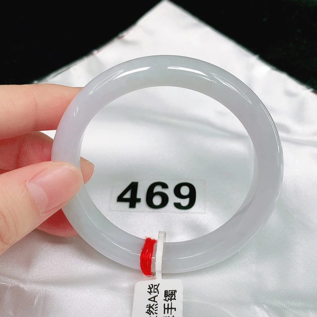 翡翠手镯未镶嵌翡翠手镯未镶嵌