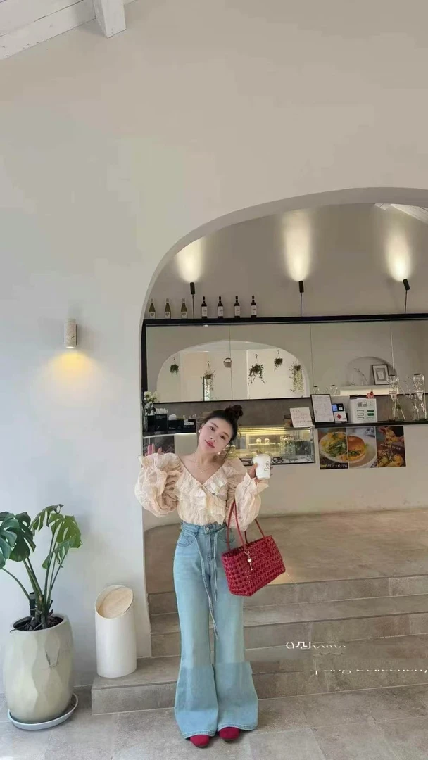 悠悠 新款韩版时尚显瘦蕾丝拼接泡泡袖衬衫女上衣