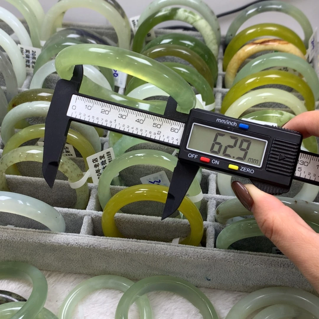 蛇纹石玉未镶嵌手镯291