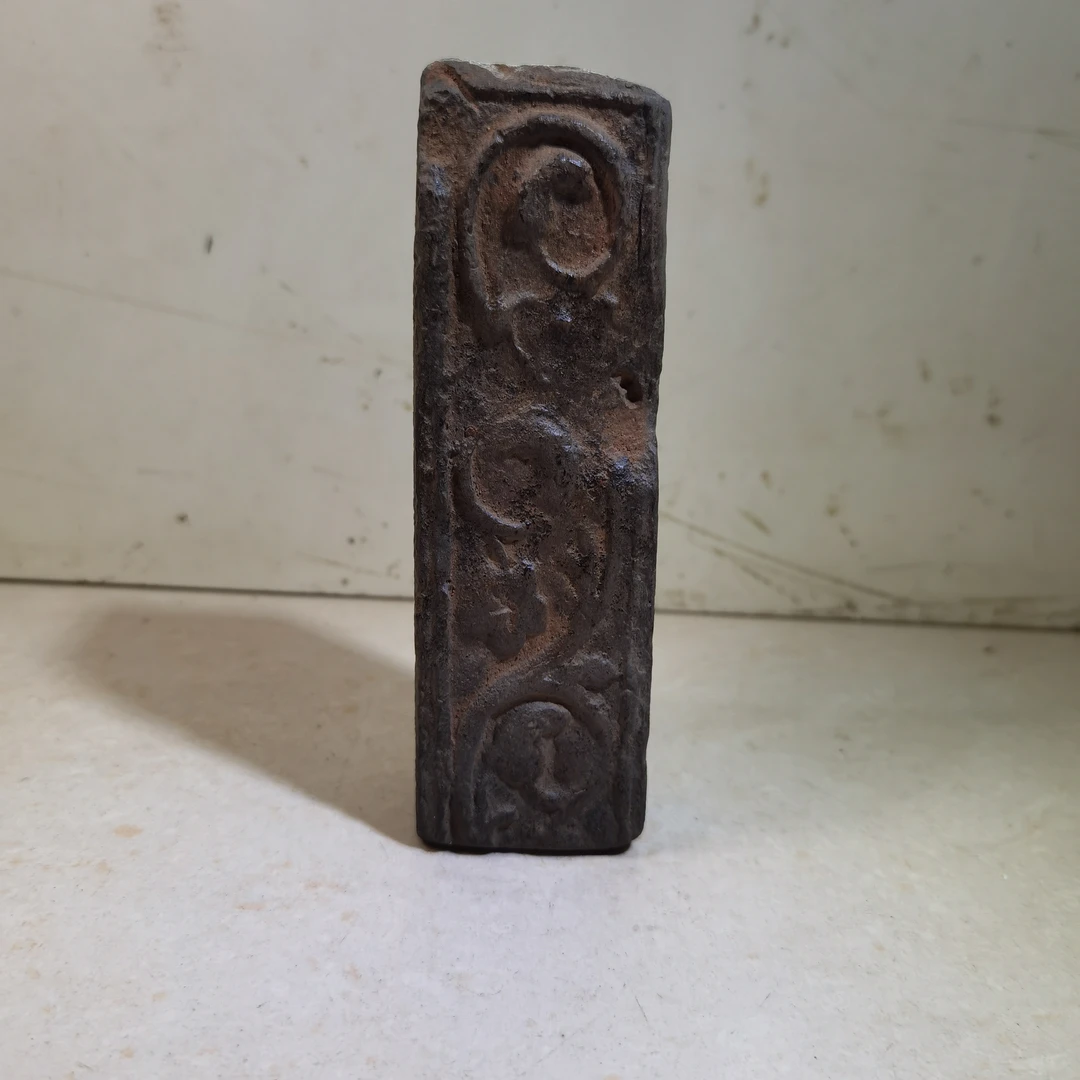 南朝砖忍冬花纹镇纸