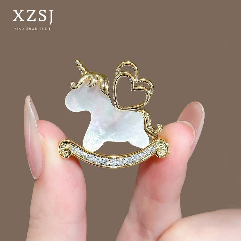铜锆石胸针 新款爱心贝壳小马驹别针女设计师款轻奢胸花西服配饰