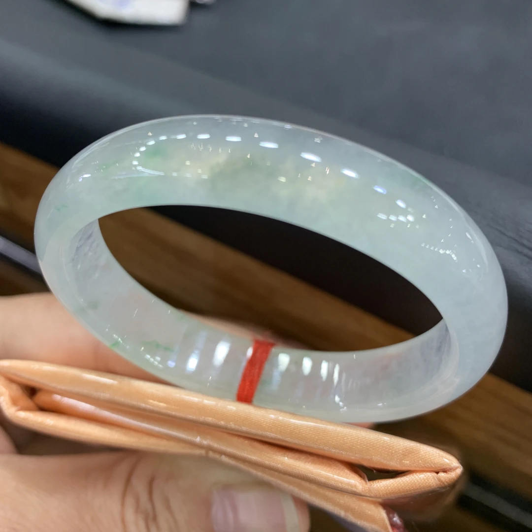 捡漏王冰透51.5贵妃天然翡翠手镯高冰