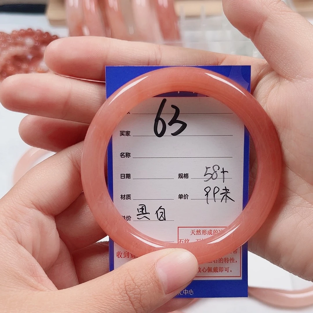 未镶嵌手镯石英质玉黑**?