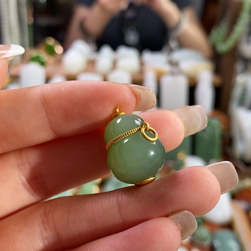 【闪购商品】吊坠(赠链)18K金镶嵌和田玉