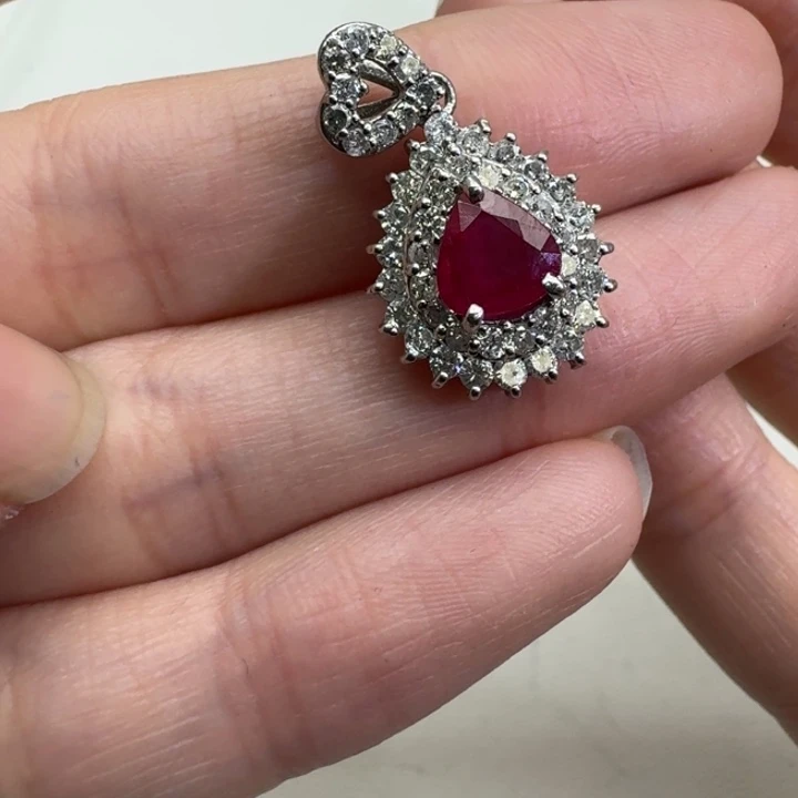 红宝石颈饰未镶嵌