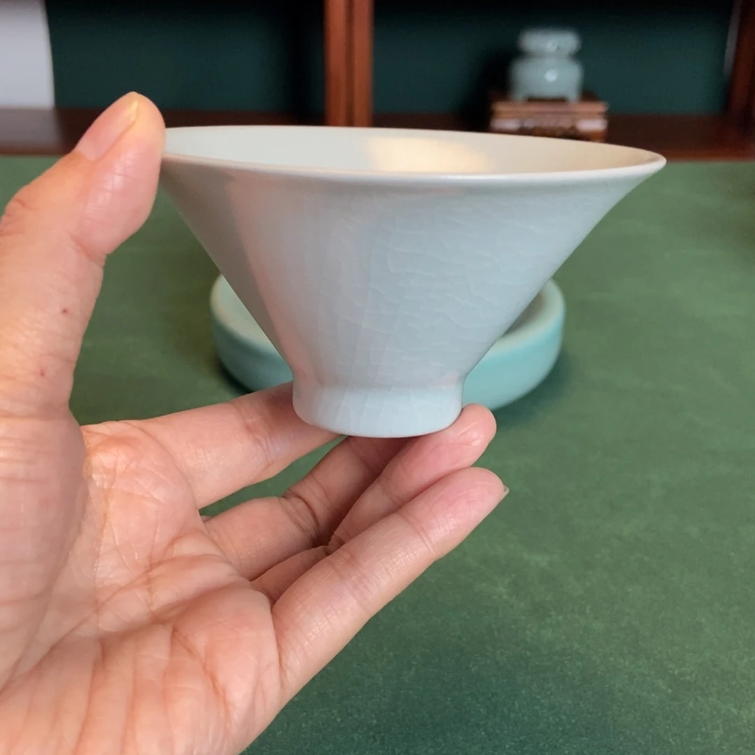 仿古月白釉斗笠杯