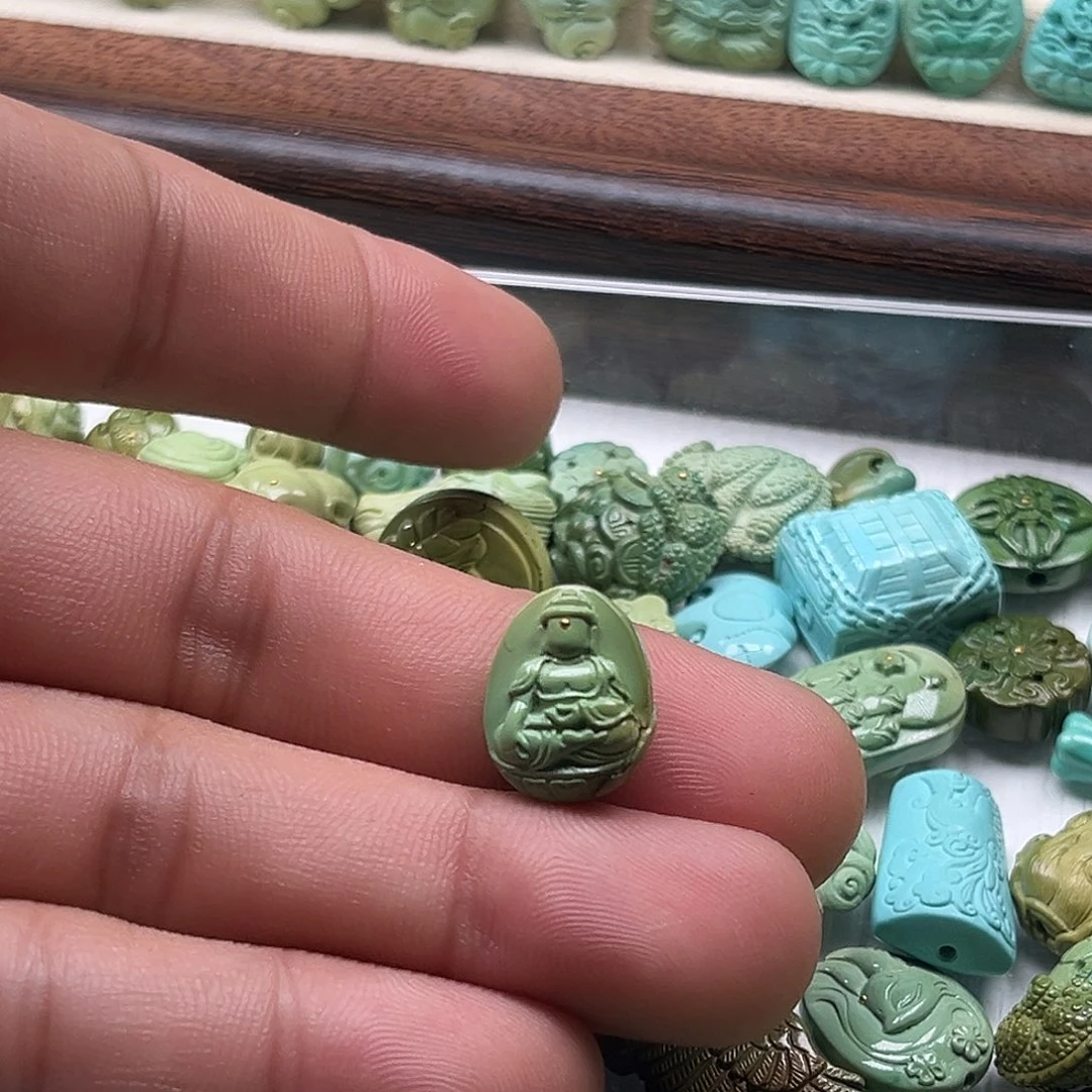 绿松石未镶嵌颈饰