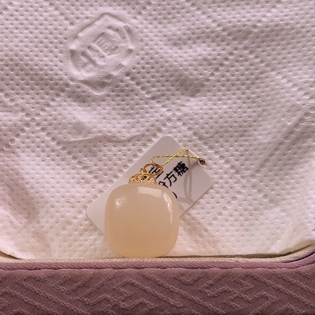 吊坠(不含链)18K金镶嵌和田玉微*语熟藕方糖