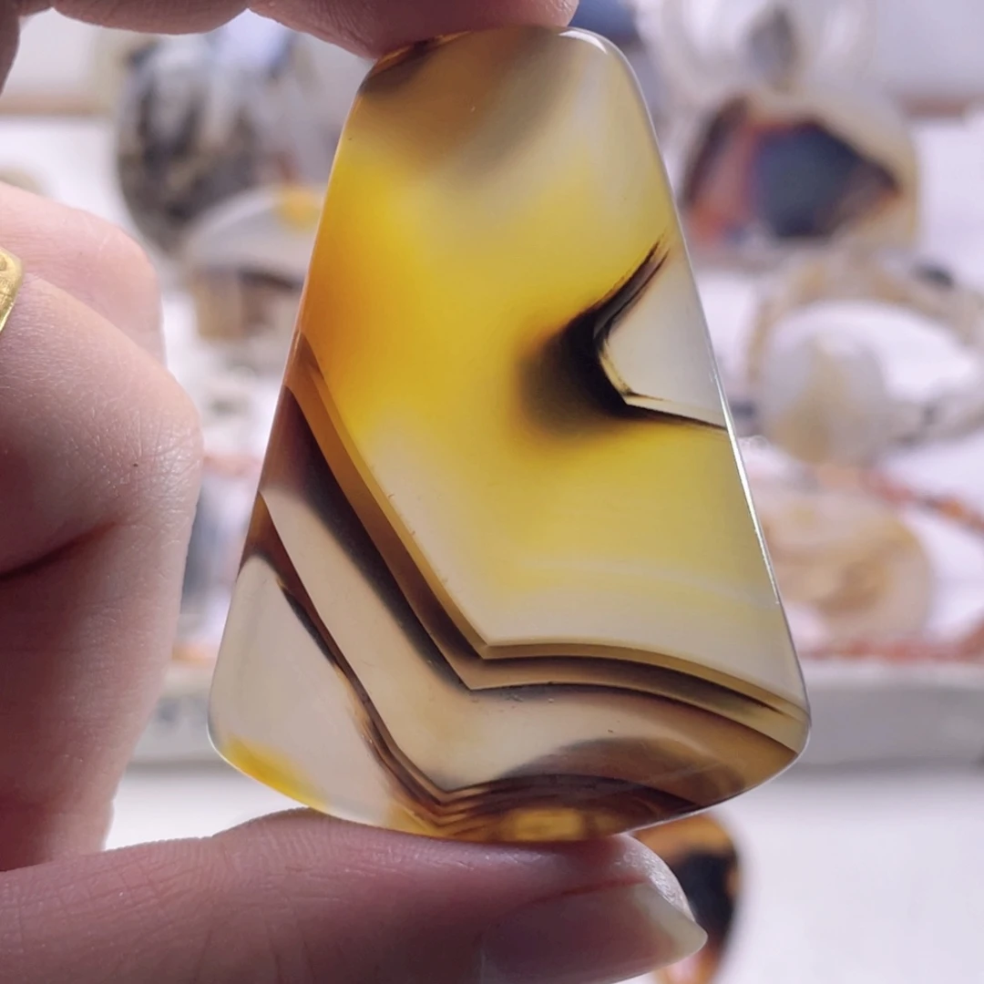 玛瑙/玉髓未镶嵌珠宝奇石