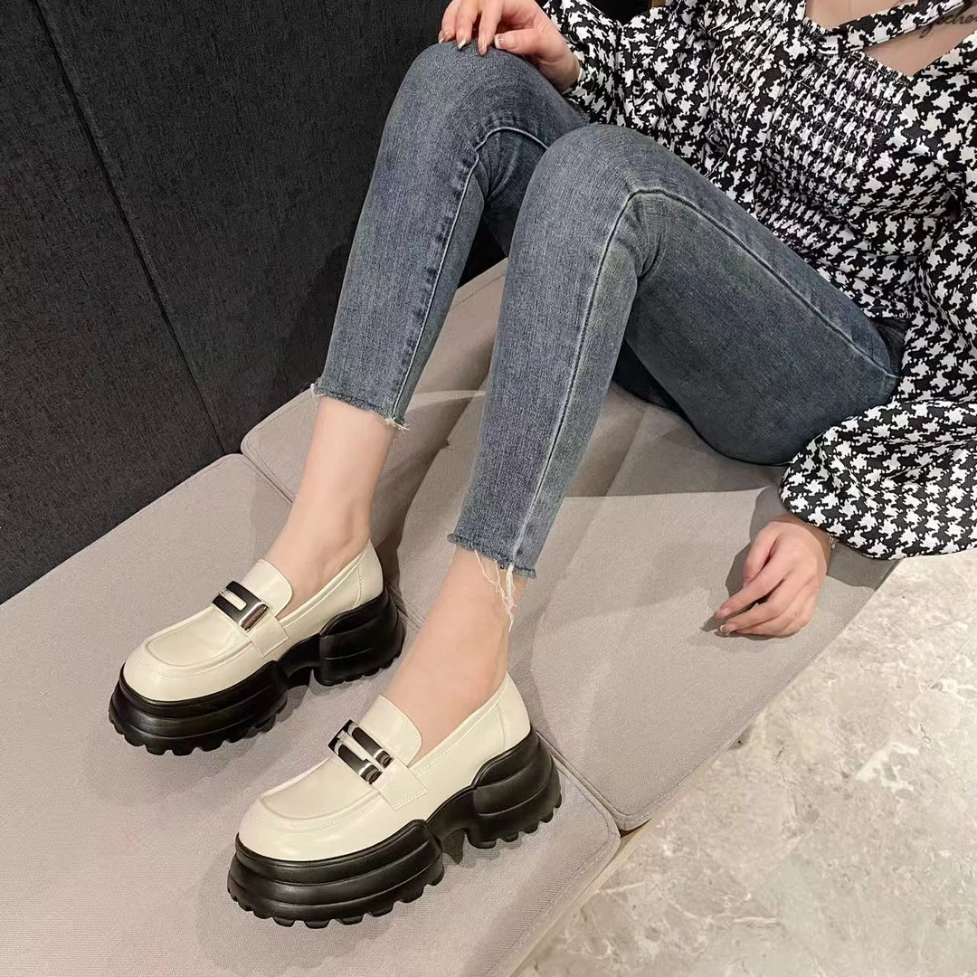 C3233  米色  时尚厚底圆头深口女士乐福鞋