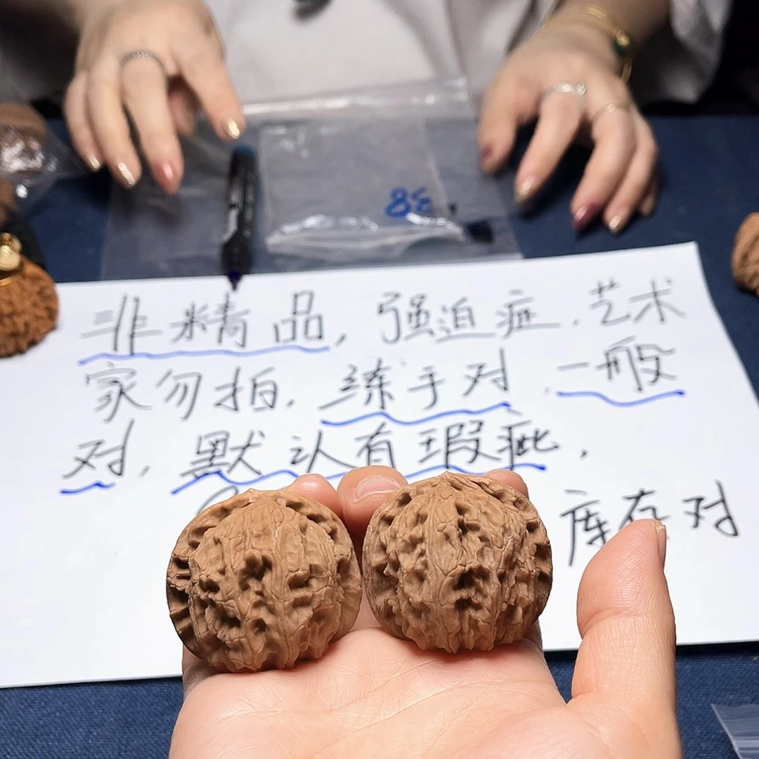 桃核把件38-41尺寸白狮子有修