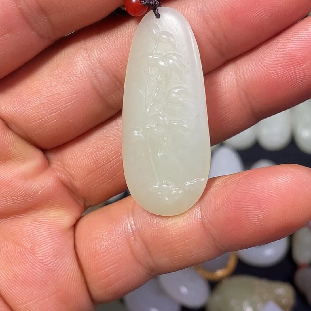 和田玉未镶嵌颈饰吊坠