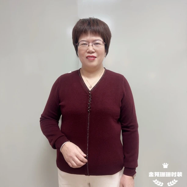 秋冬季新款中老年妈妈V领长袖时尚休闲针织毛衣洋气上衣