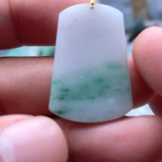 翡翠未镶嵌颈饰翡翠冰绿无事牌