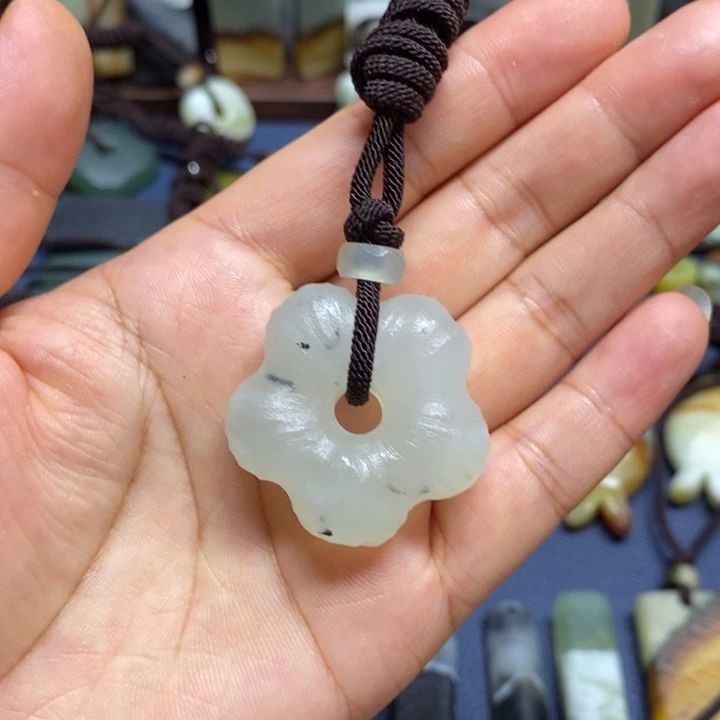 未镶嵌蛇纹石玉颈饰