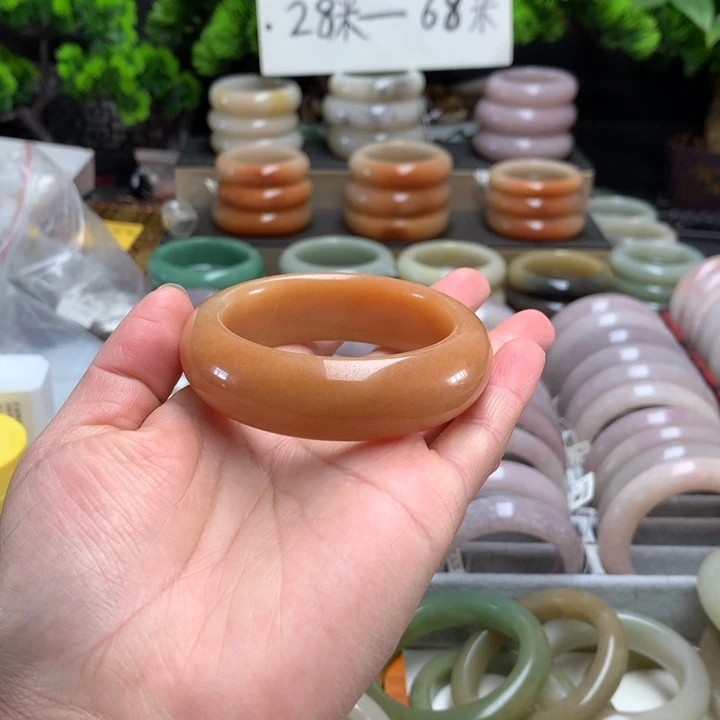 石英质玉（佘太翠）未镶嵌手镯52