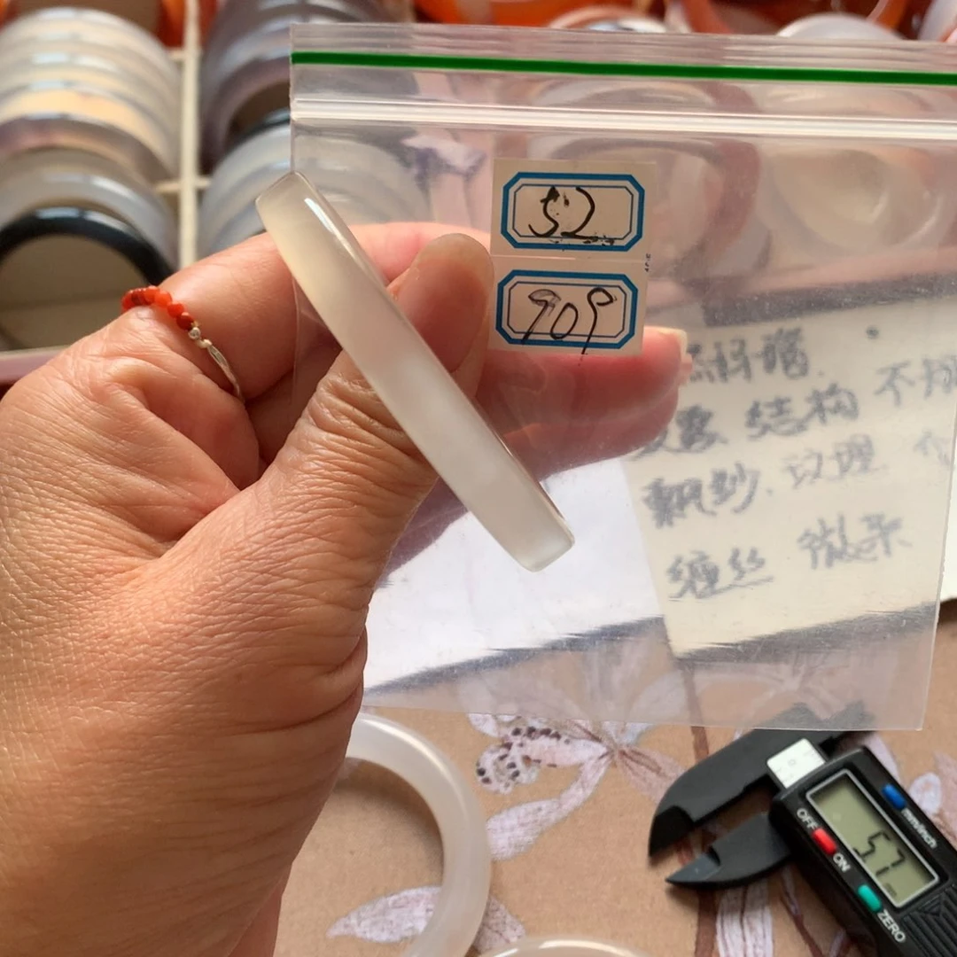 手镯玛瑙/玉髓未镶嵌52