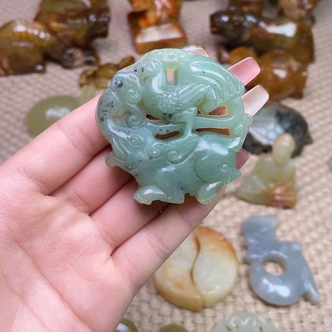蛇纹石玉未镶嵌颈饰