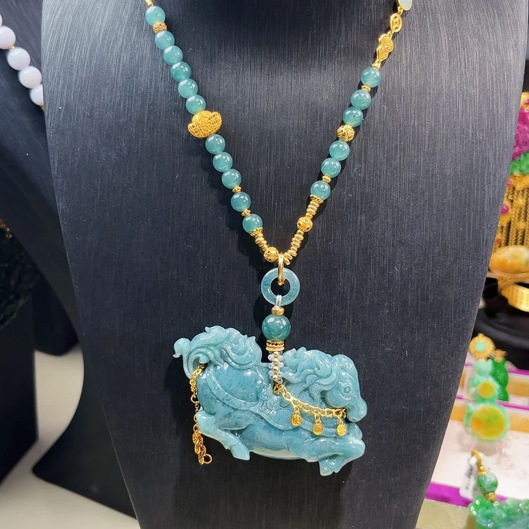 【闪购商品】翡翠吊坠(赠链)未镶嵌战马
