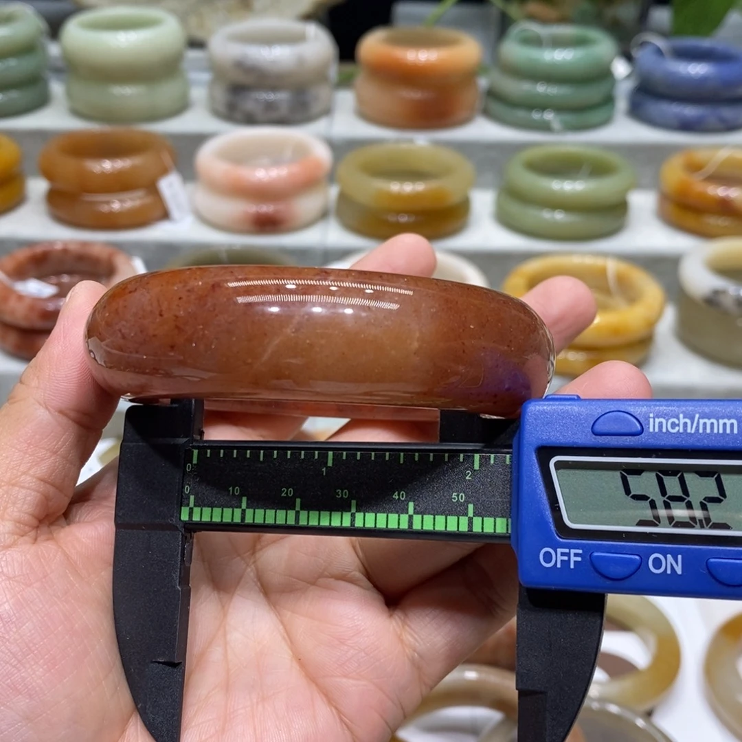 石英岩玉未镶嵌手镯