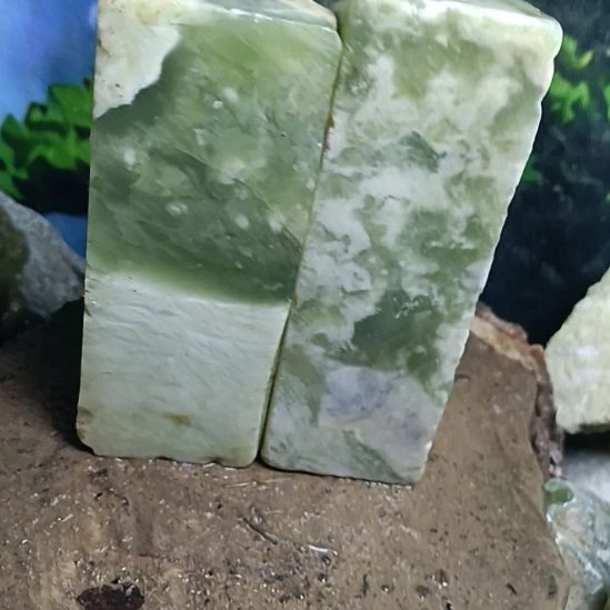 蛇纹石玉未镶嵌珠宝奇石