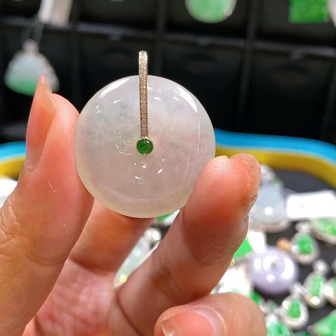 颈饰18K金镶嵌翡翠
