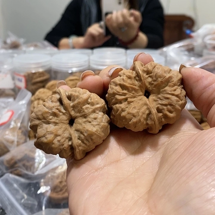 文玩核桃吊坠约***间哇哇