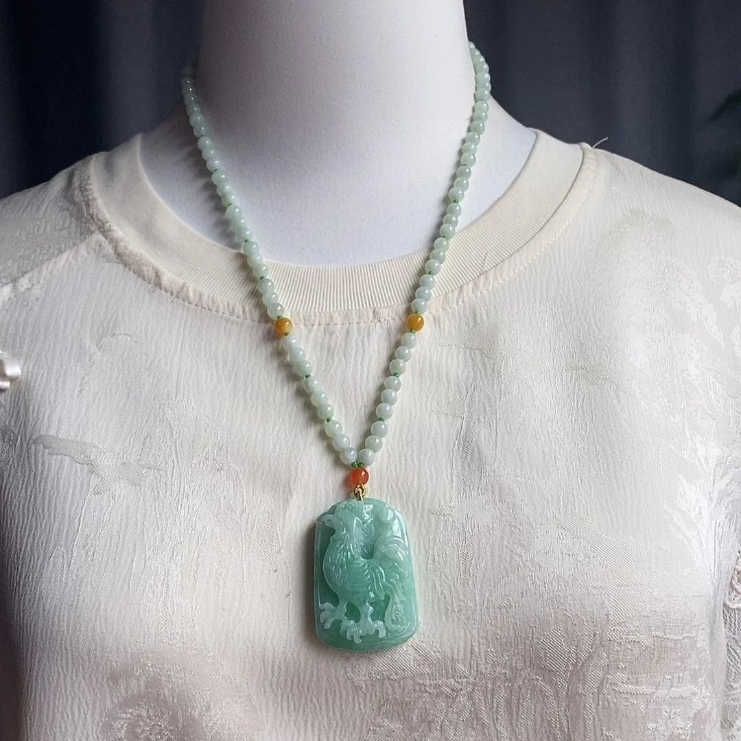 翡翠未镶嵌吊坠(赠链)