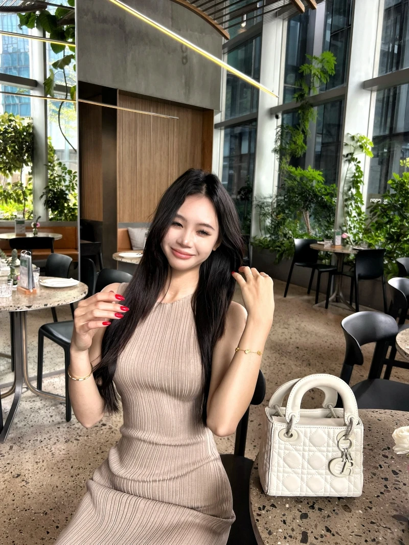 温润如玉修身显瘦包臀长裙纯欲风肌理感收腰显瘦辣妹纯欲风连衣裙